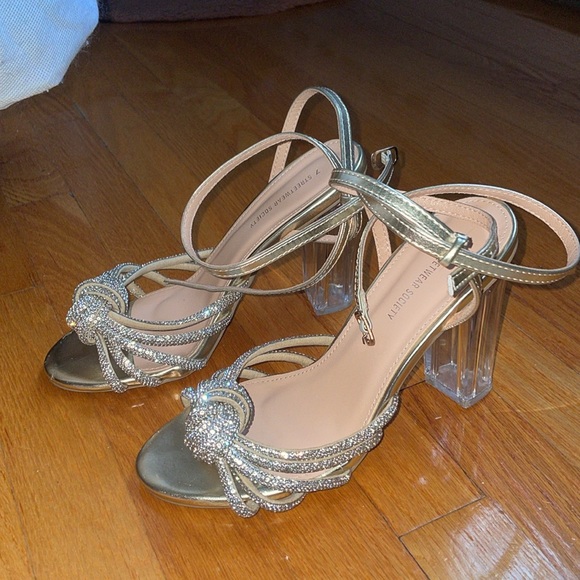 Gold Sparkling Heels - Picture 6 of 12